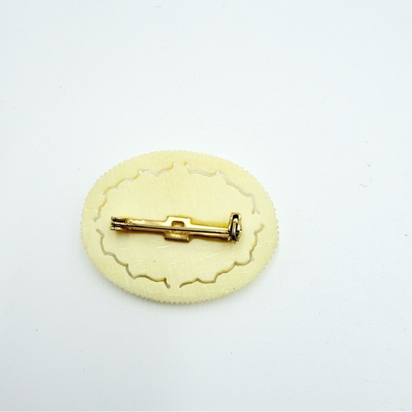 Hand Carved Bovine Bone Rose Brooch - Picture 4 of 6